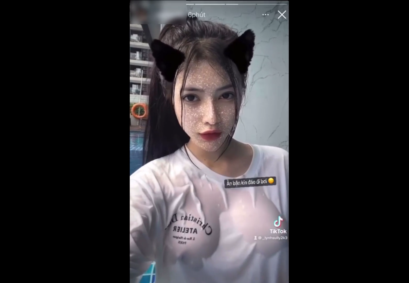 Idol tiktoker Thu Uyên vn khoe ngực siêu đẹp